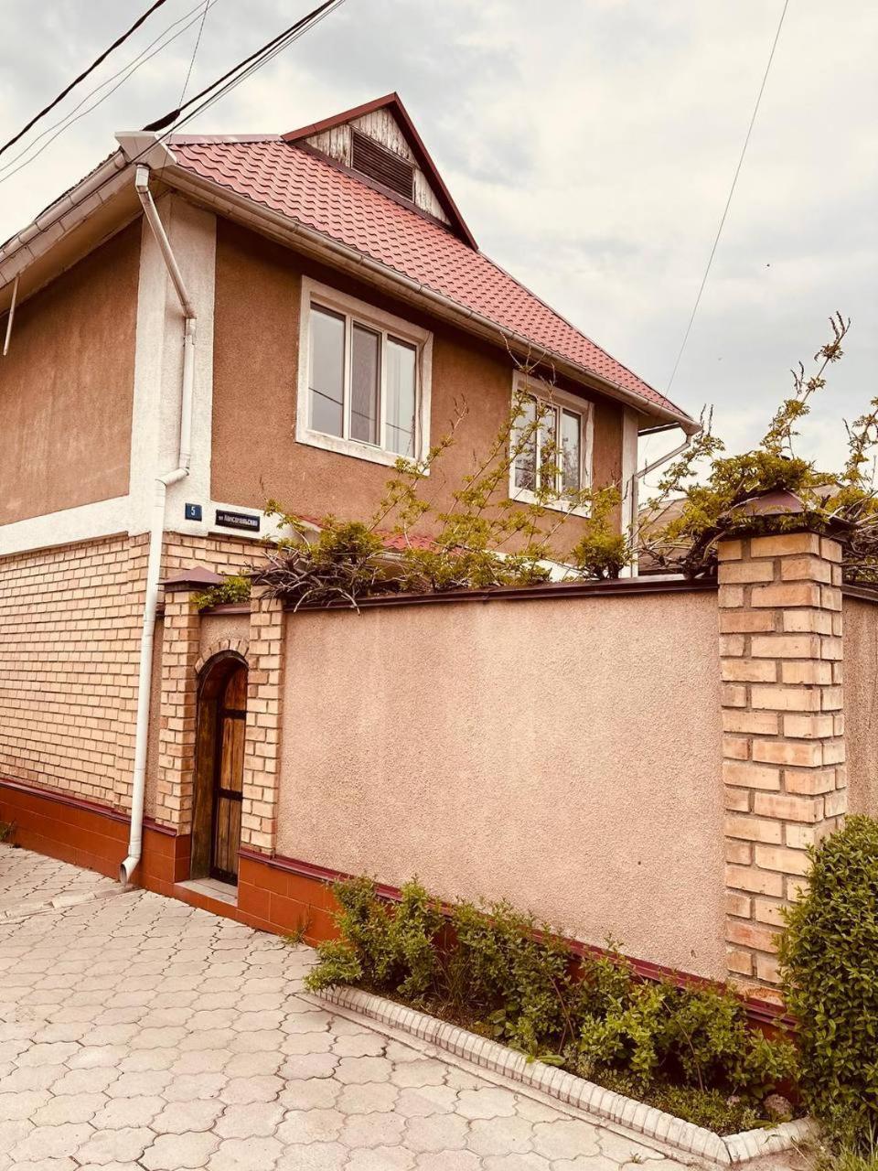 Guest House Crocus Bishkek Exterior photo